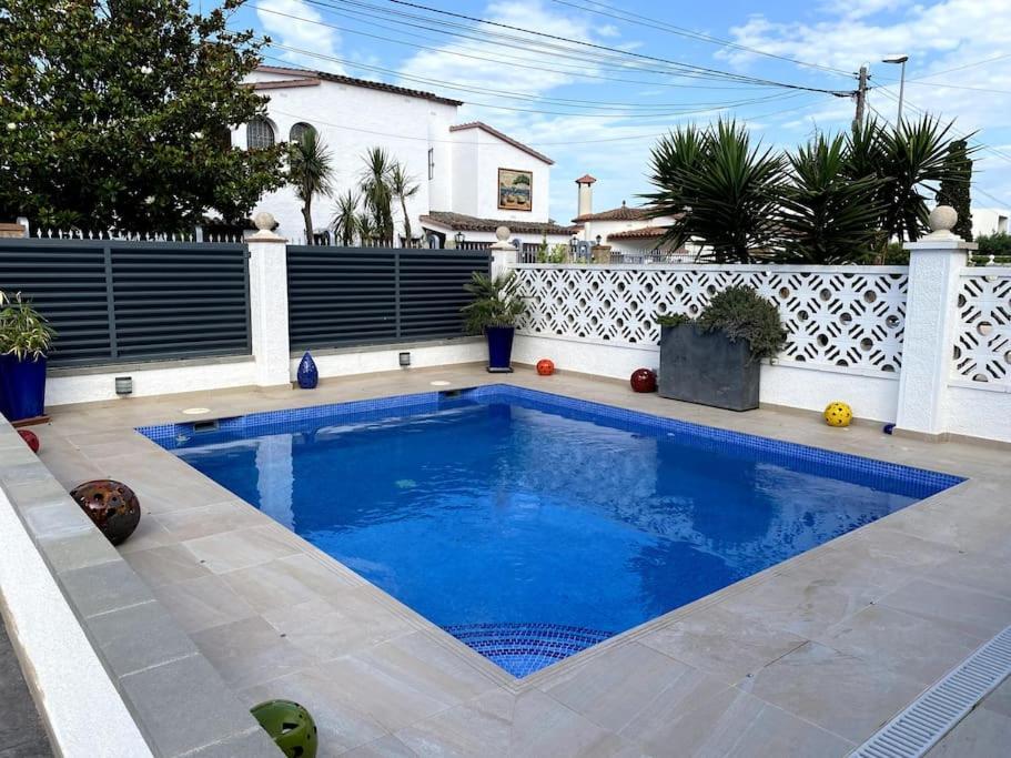 Jolie Maison Avec Sa Piscine Privee Wifi Empuriabrava Extérieur photo